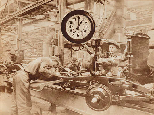 The Soviet Worker. [Советский рабочий]. М.-Л.: Искусство, 1939